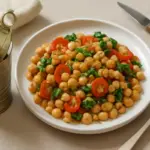 Ricette facili con ceci in scatola: un piatto completo pronto in 15 minuti senza sporcare pentole
